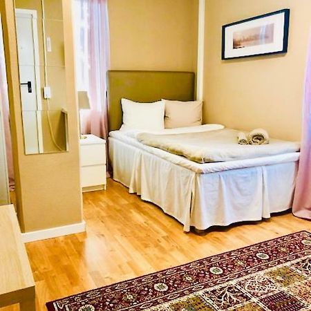 Golden Hostel Järfälla község Kültér fotó