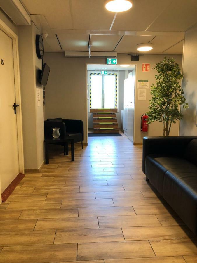 Golden Hostel Järfälla község Kültér fotó